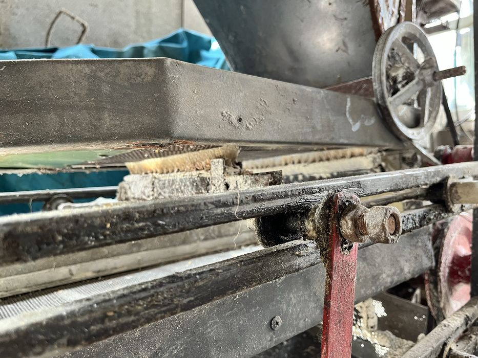 Калібрувальна машина для виготовлення крупи із електродвигуном