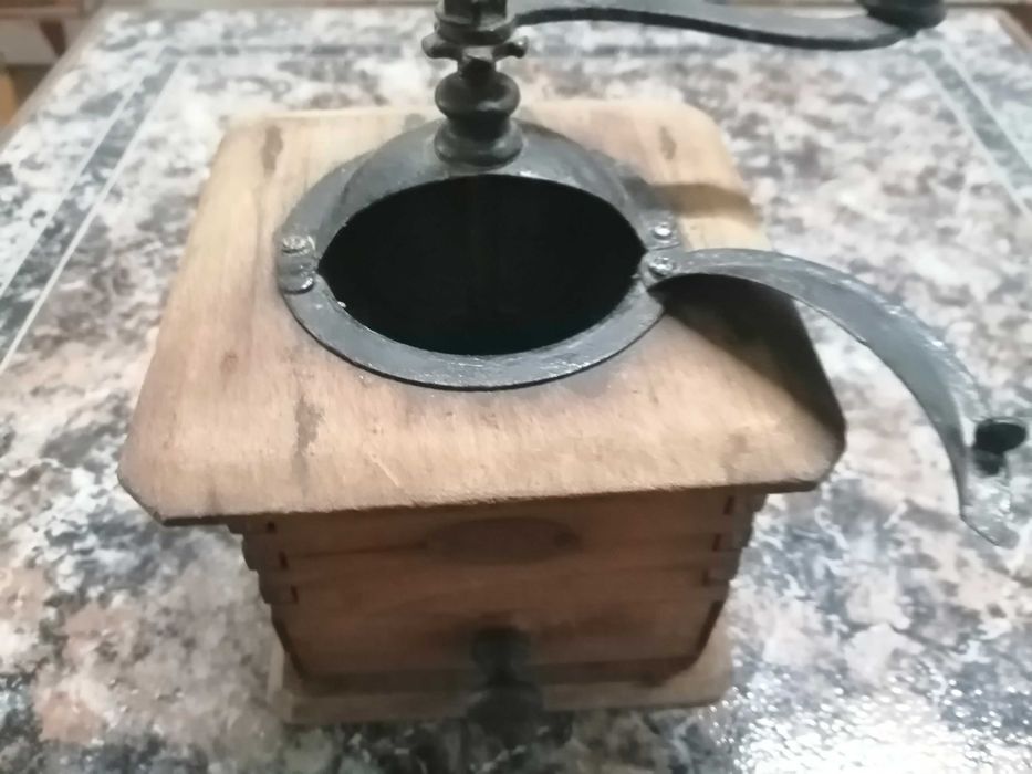 moinho de cafe antigo , peugeot freres