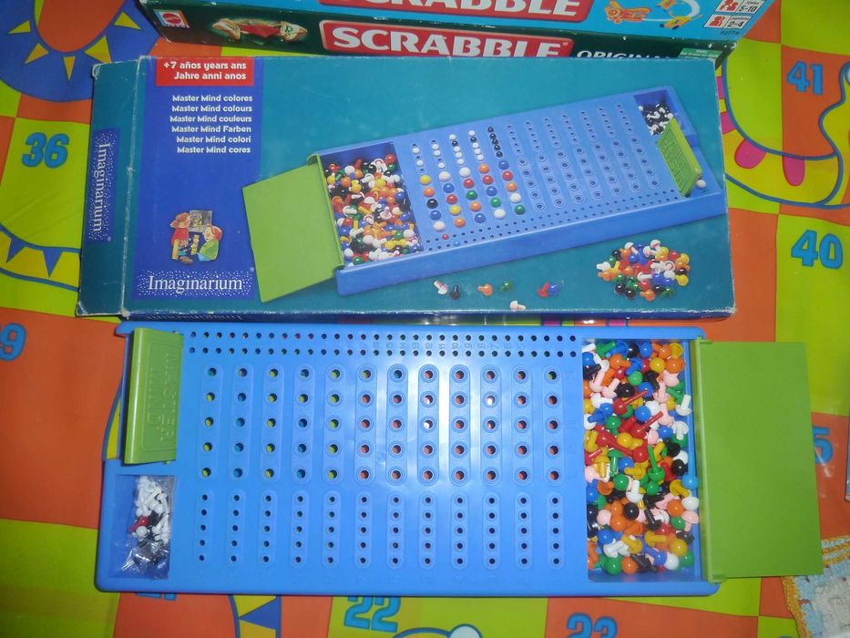 Jogos de tabuleiro: Trivial, Scrabble, Monopólio, Master Mind...