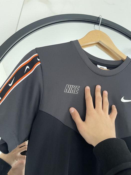 Футболка nike на лампасах найк