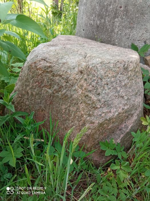 Kamień duży widoczny na zdjęciach