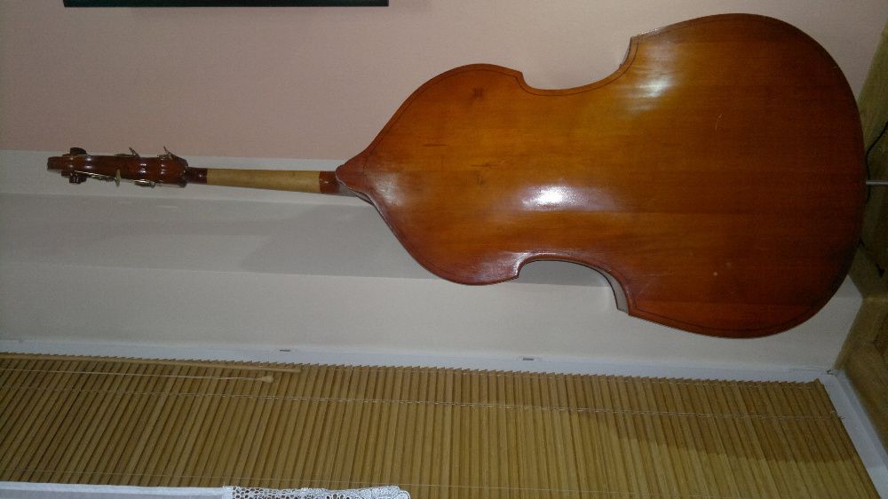 Kontrabas Moskiewski4/4 drewniany z Filharmonii Lwowskiej.