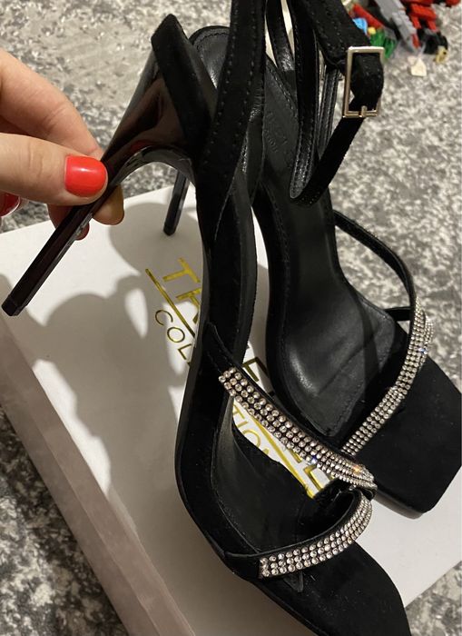 Продам Нові Замшеві босоніжки 38-39 розмір