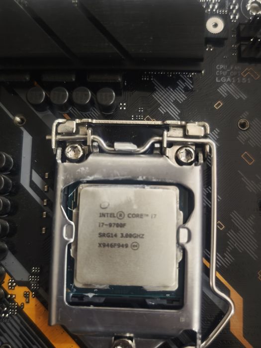 Bundle i7 9700f + tuf z390 gaming + 16gb ddr4 3200mhz