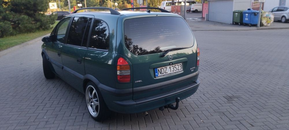 Opel Zafira A  2.2 benzyna/LPG  2002r  7 osób