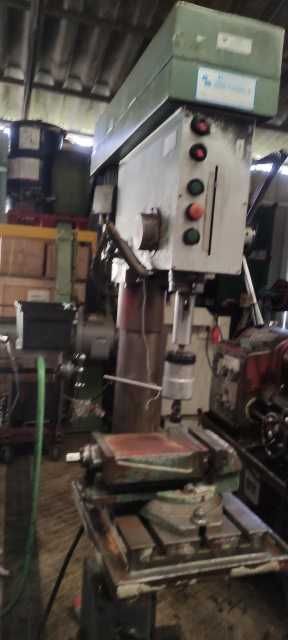 Máquina de furar e roscar ZMM