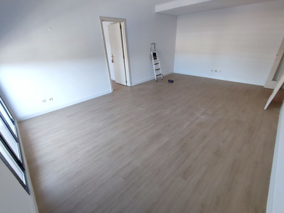 Aplicação de piso flutuante,vinílico,rodapés, ext. Anos de experiência