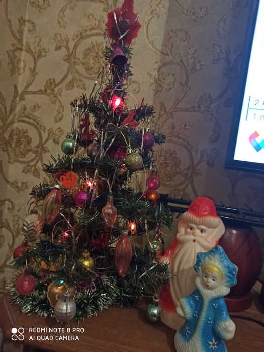 Мини-набор новогодний: ёлочка, игрушки, Дед Мороз Снегурочка, гирлянда