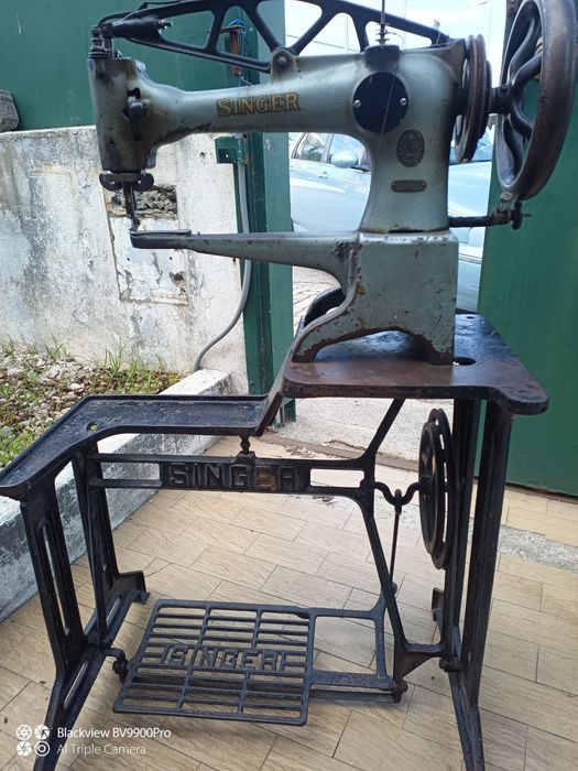 Aqui vai uma verdadeira máquina Singer de sapateiro