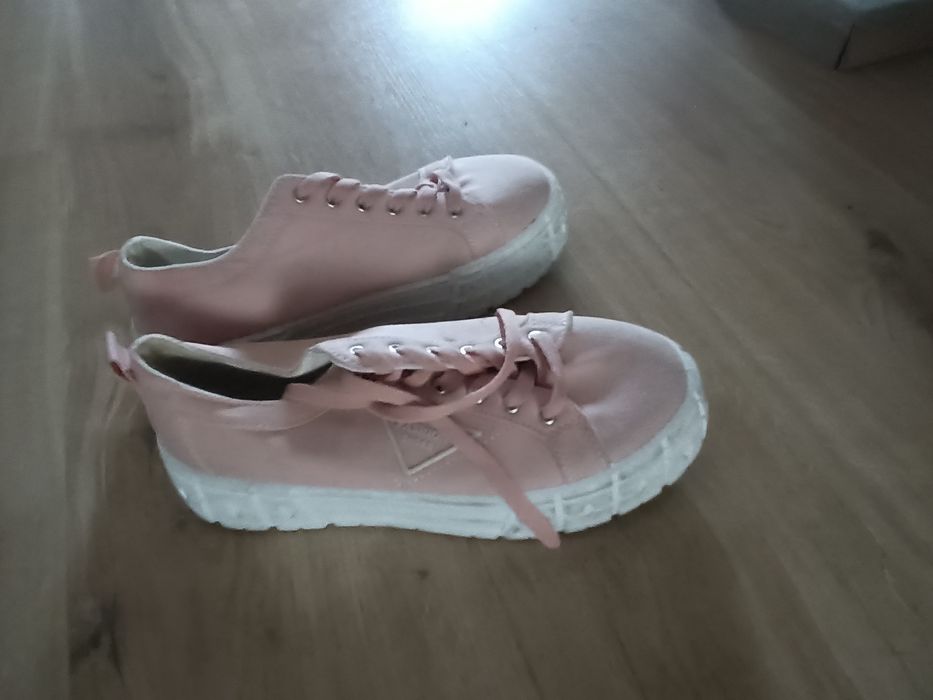 Adidasy na platformie