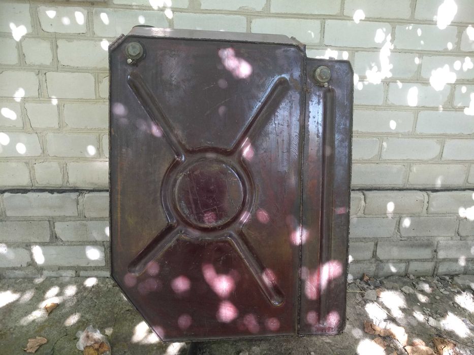 Бак топливный металлический (стальной).