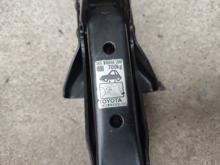Домкрат Toyota Yaris тойота яріс