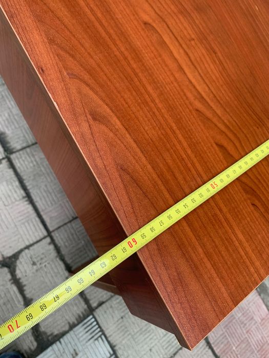 Biurko w kolorze mahoniowym