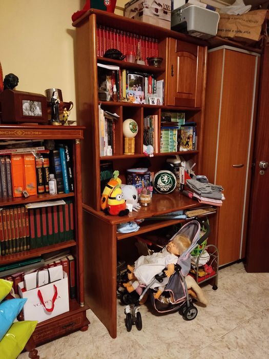 Estante e secretária