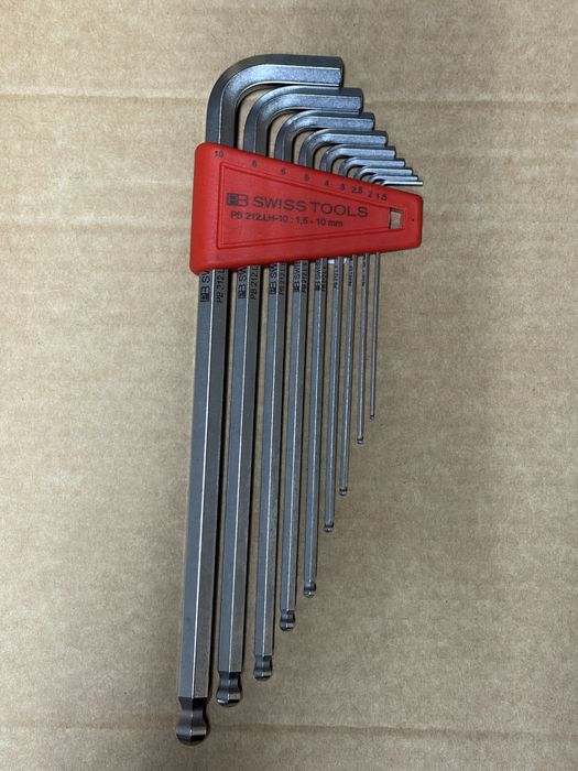 Chaves Umbrako Swiss tools
