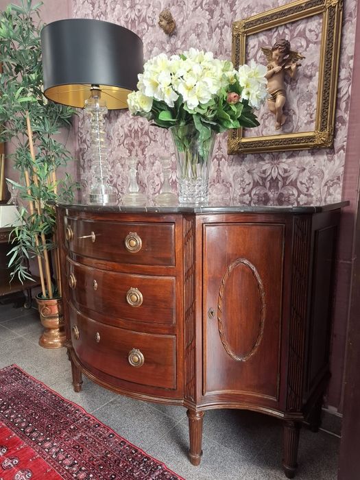 Aparador Estilo Neoclássico em Madeira Nobre.