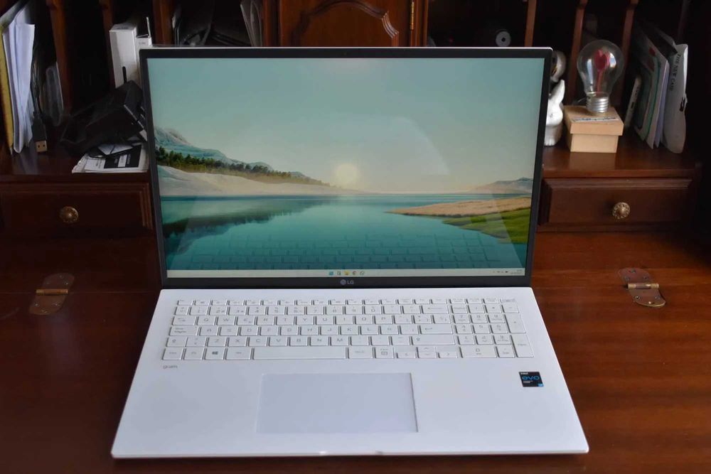 Portátil LG Gram 17" 17Z90P, i7 2.8 GHz, 1TB NVMe, 16 GB RAM, Windows 11 Pro