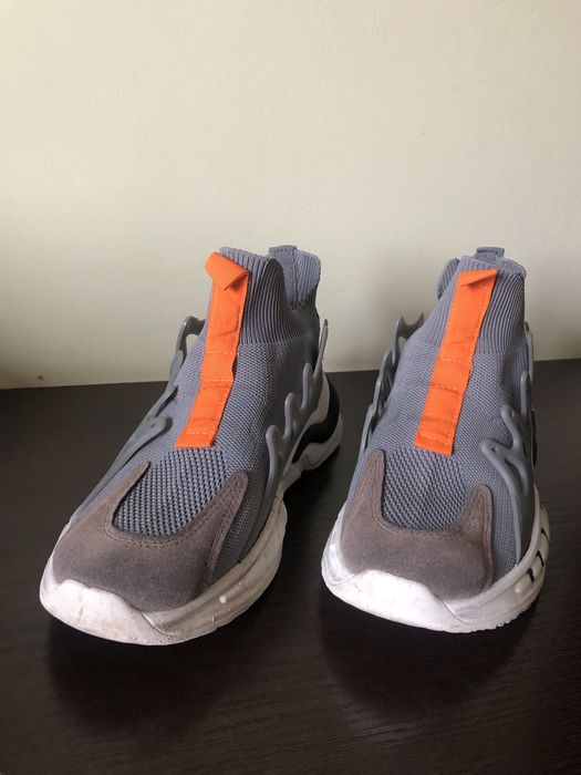 Кросівки.Взуття.