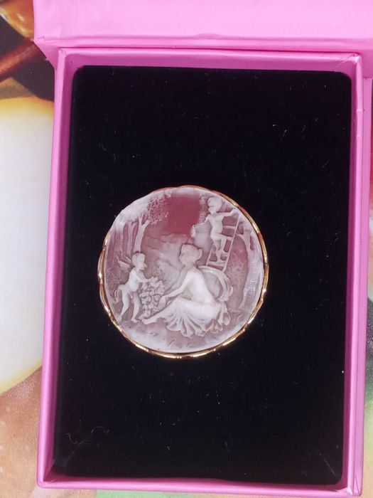 Винтажная брошь камея
