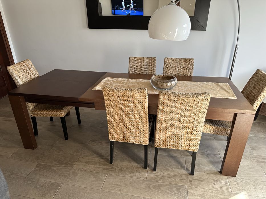 Mesa de jantar com 6 cadeiras