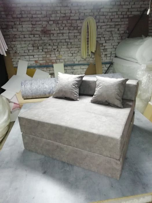 Безкарскасний диванчик