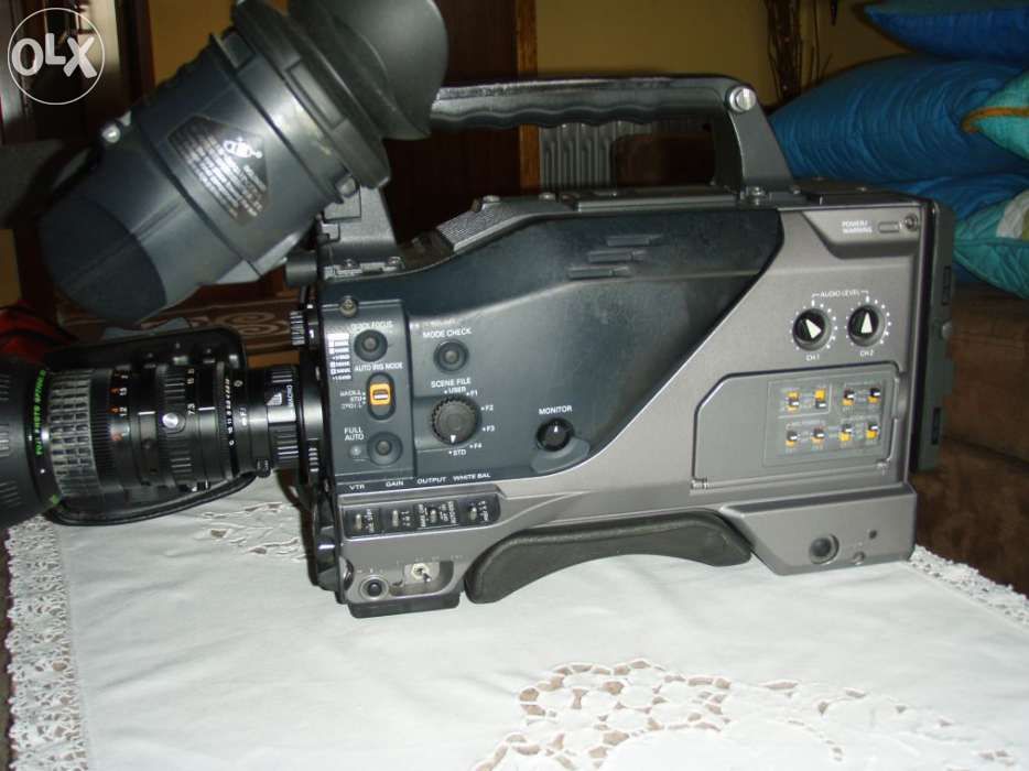 Máquina Camera de filmar Panasonic AG-DVC-200 DV Guimarães • OLX.pt