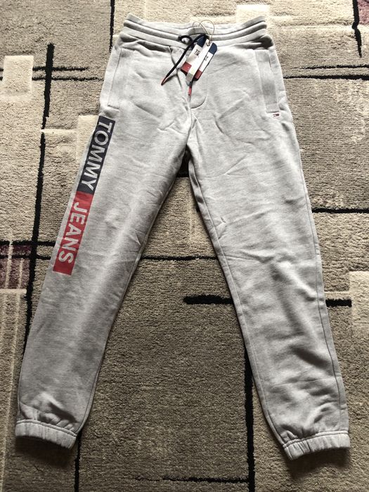 Tommy Hilfiger Training Pants, New, Size M64285474588546124