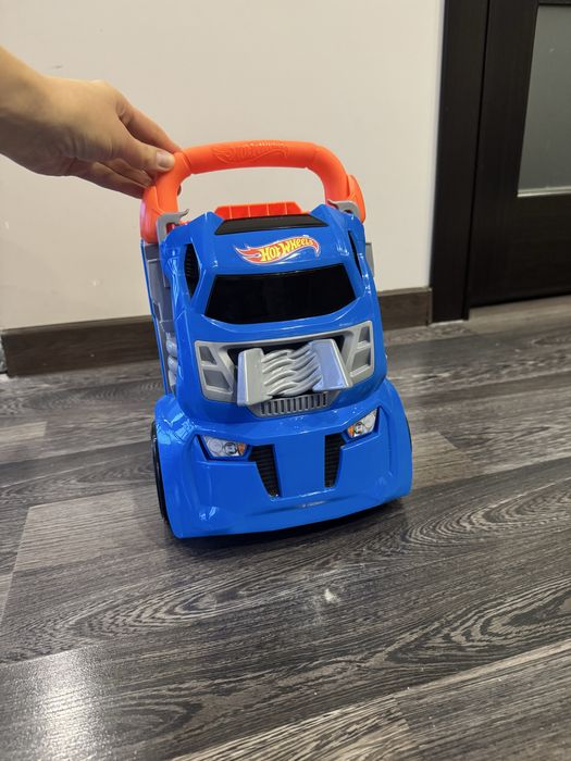 Портативний трек-контейнер Hot Wheels з 4 рівнобіжними доріжками