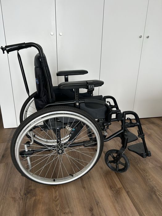 Cadeira de rodas INVACARE, modelo ACTION 3 NG