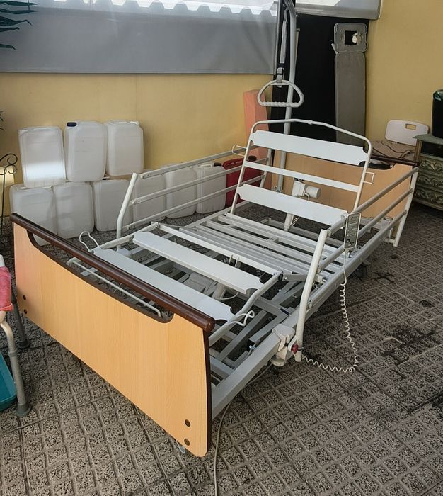 Cama articulada elétrica e elevatória hospitalar