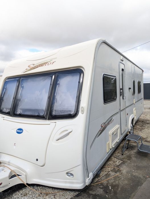 RESERVADA /Caravana / impecável / cama em Ilha / levo ao local