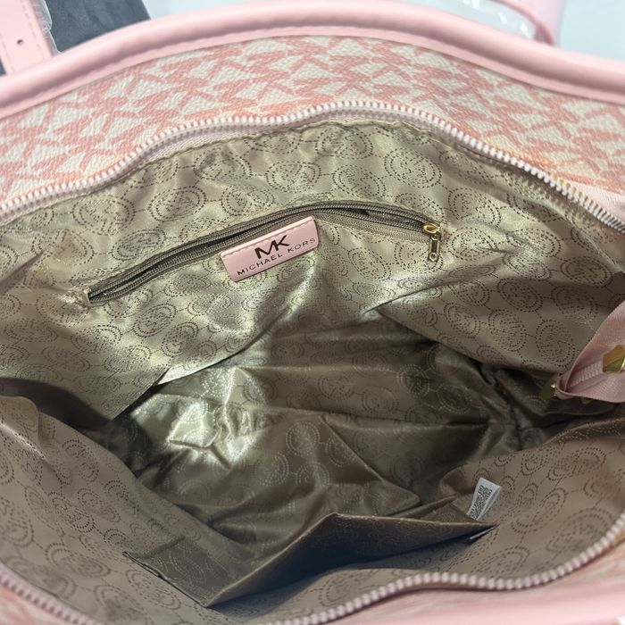 Mala M K rosa espaçosa