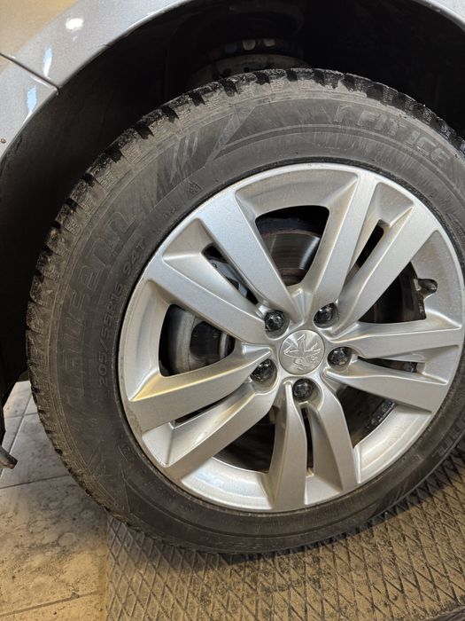 Шини Laufenn i FIT Ice пара + 1шт