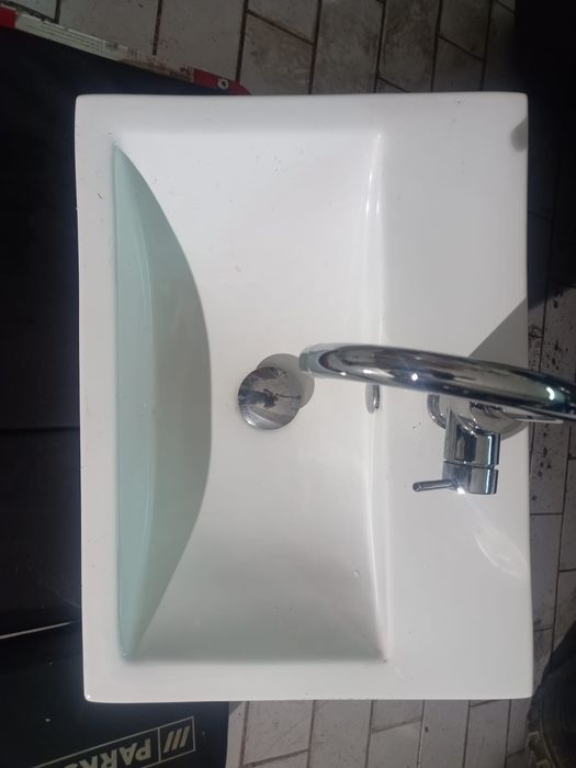 Lavatório e torneira