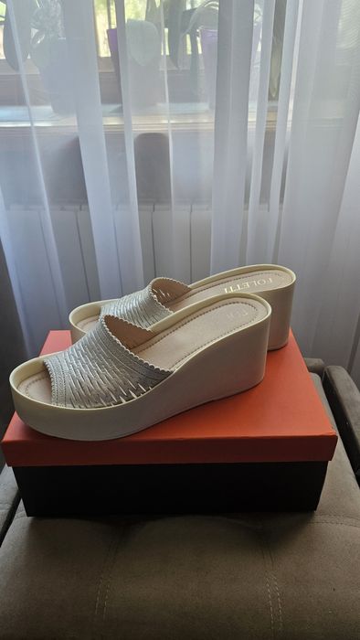 Продам босоножки 39 размера.