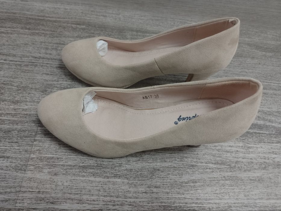 Sprzedam damskie buty rozmiar 36.