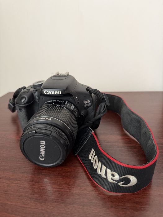 Фотоапарат Canon  EOS 600 D
