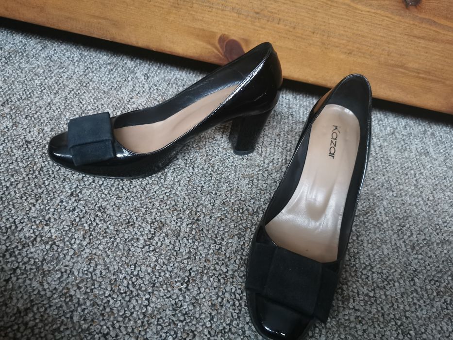 Kazar lakierki 37 czółenka na słupku 7 cm