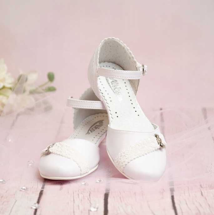 Buty komunijne dziewczęce białe balerinki zapinane z broszką 33
