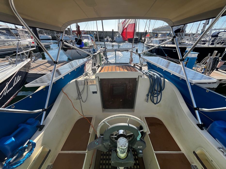 Samphire 29 – Cruzeiro de quilha longa – Mastro e aparelho novos – Solar 300W – AIS – Atualmente a navegar
