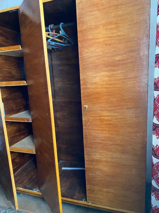 Продам тридверну шафу