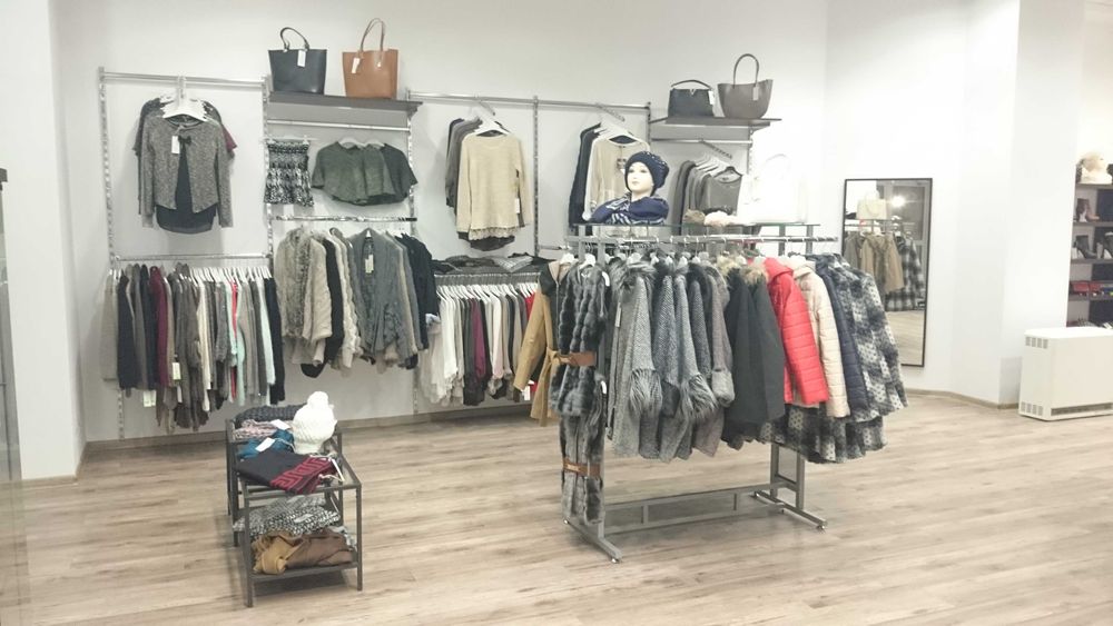 system rurowy owalny chromowany z półkami i ramionami sklepu