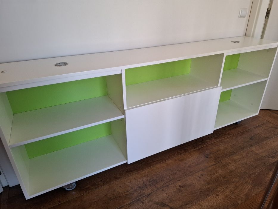 Movel com rodas e luz