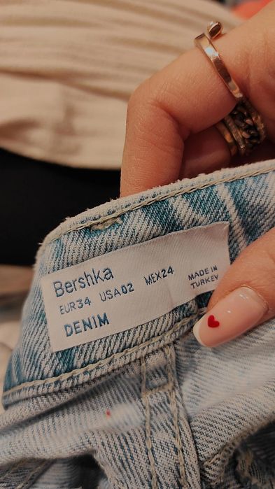 Spodnie jeansowe dziury bershka