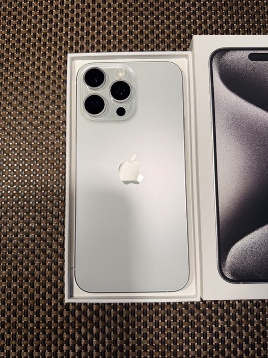 iPhone 15 Pro Max 256GB ホワイト iPhone 15 Pro Max 256GB Tytan biały - Ceny od 3 049 zł - Swappie