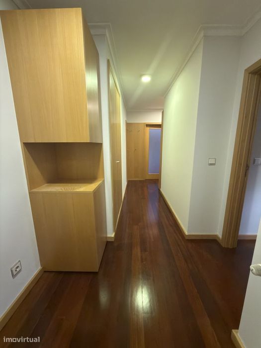 Apartamento T2 com 2 casas de banho e garagem