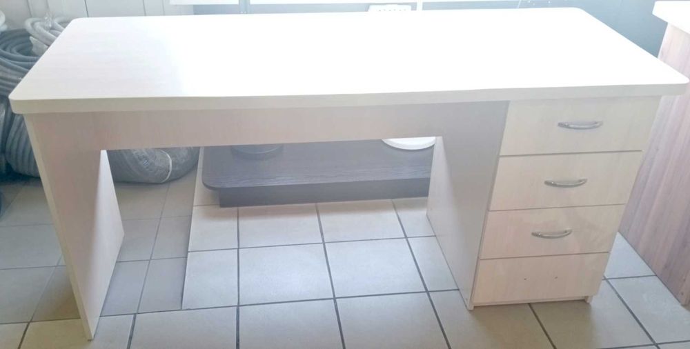 Стіл письмовий/офісний  3 шт.