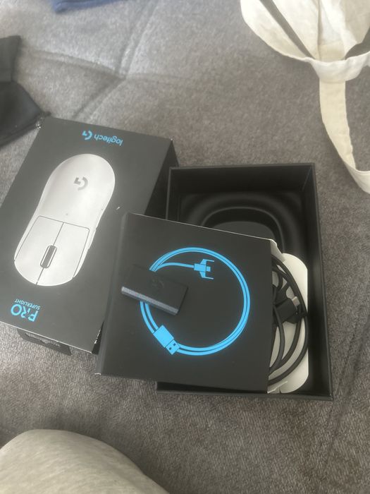Rato gaming logitech ( com fio, perdi a pen)