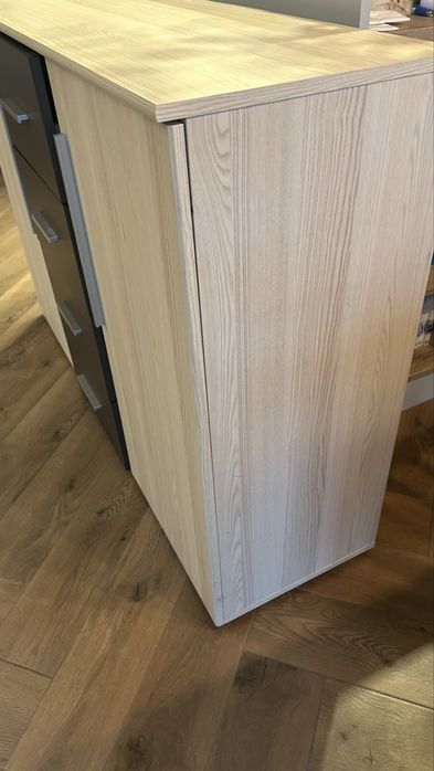 Komoda z szufladami i półkami