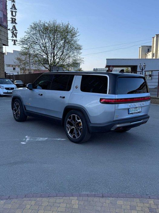 Rivian R1S Launch Edition